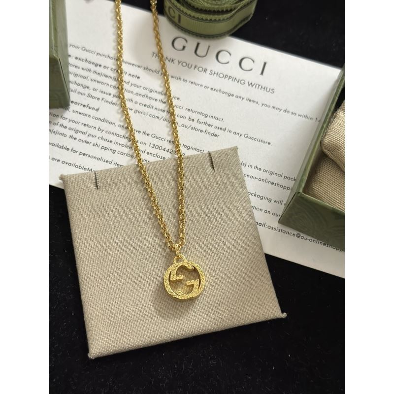 G*u*i necklaces
